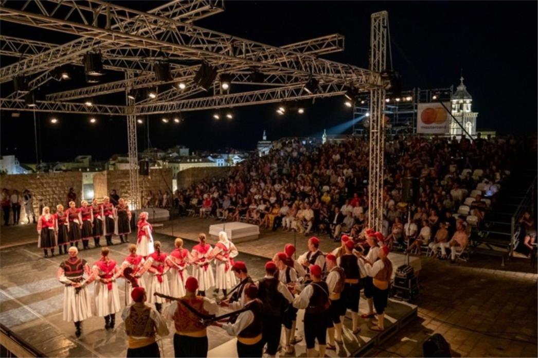 Tri nastupa Linđa na taraci Revelina u kolovozu