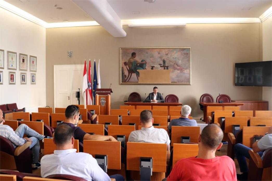 Gradonačelnik zakupce upoznao s aktima kojima se regulira naplata zakupa javnih površina i poslovnih prostora (FOTO)