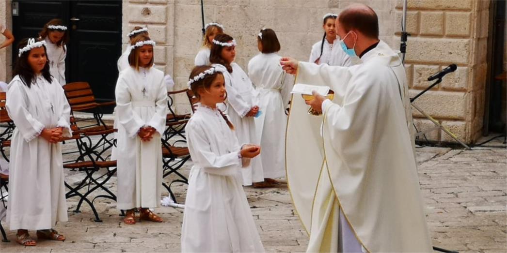 Prva pričest u katedrali Gospe Velike 