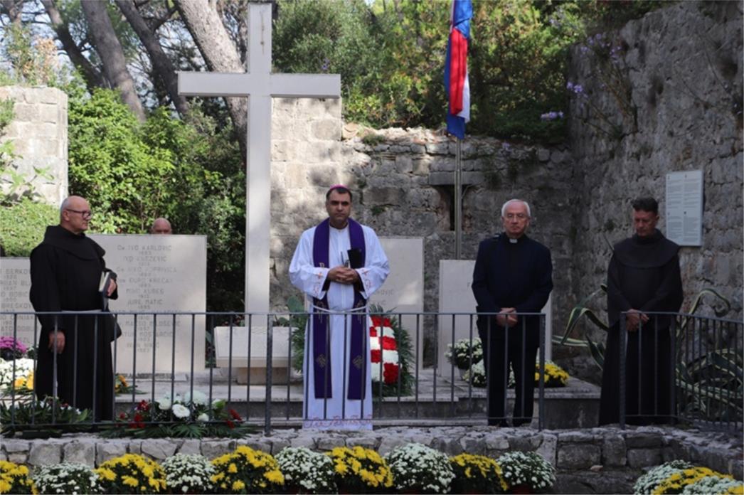 Položeni vijenci u spomen na 53 žrtve pogubljene na Daksi