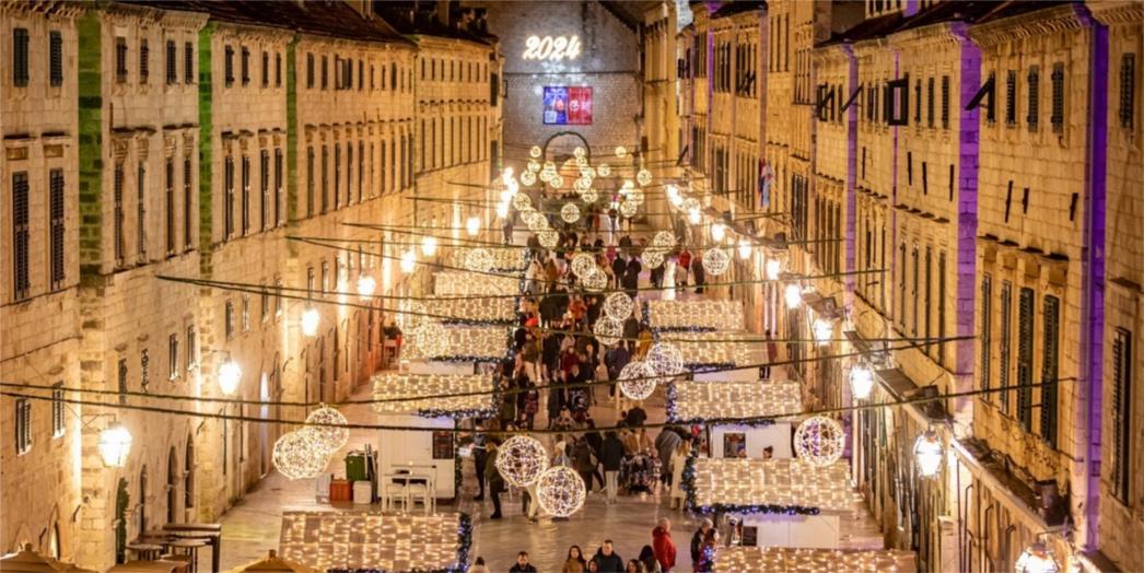 Božićna čarolija u Dubrovniku: Adventski sajam u srcu grada