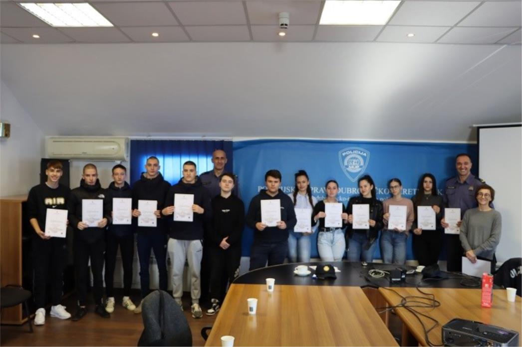 Policijski službenici Postaje prometne policije Dubrovnik proveli kampanju "Smart vozač - siguran vozač, isključi mobitel - uključi sigurnost"