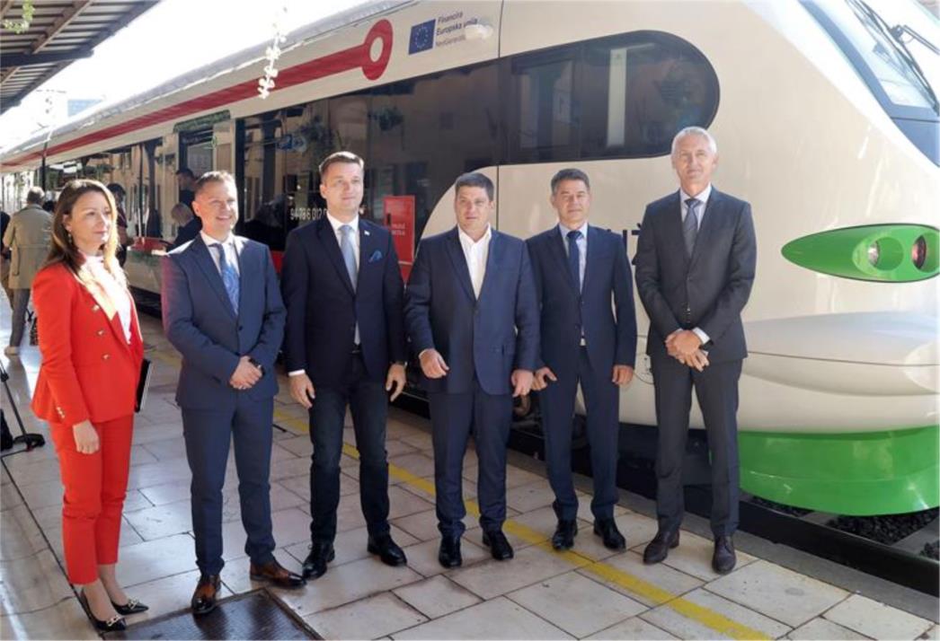 Prvi baterijski vlak u Hrvatskoj pušten u promet
