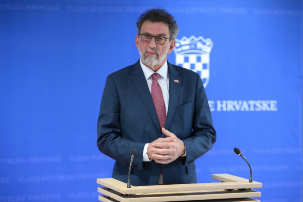 Fuchs: Učenici godišnje izostanu oko 90 sati