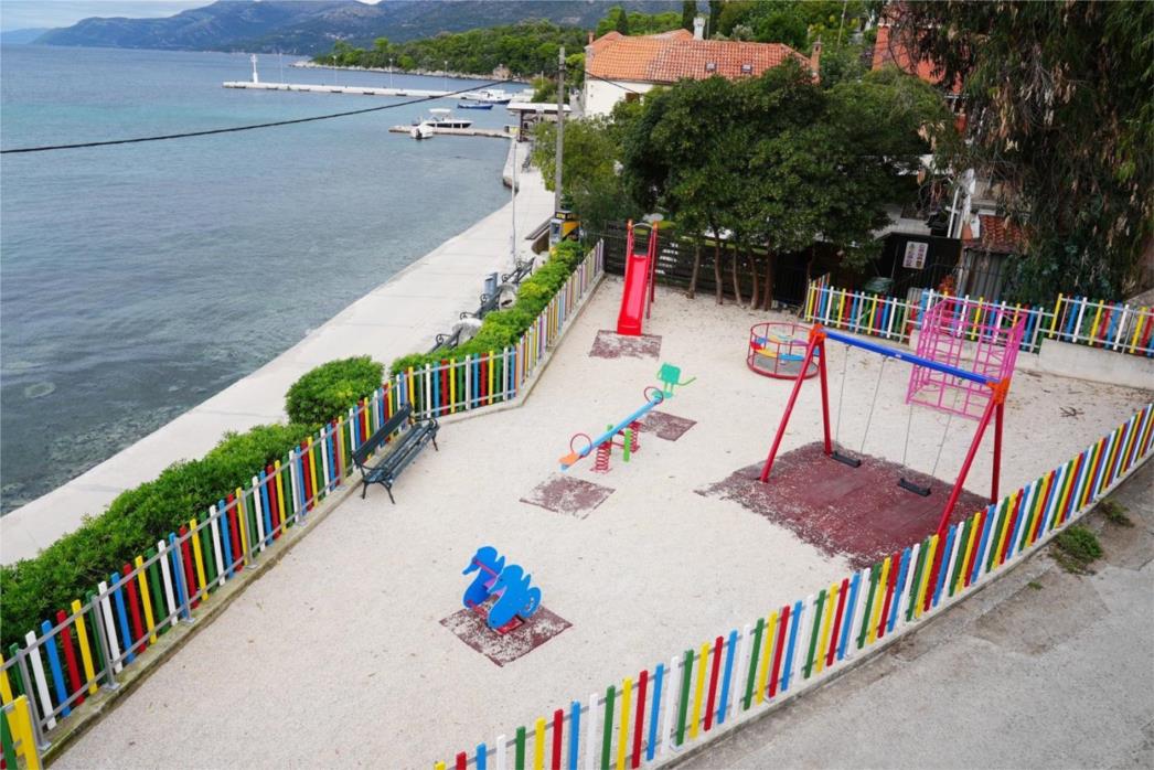 Završeni radovi na obnovi dječjeg igrališta u Donjem Čelu