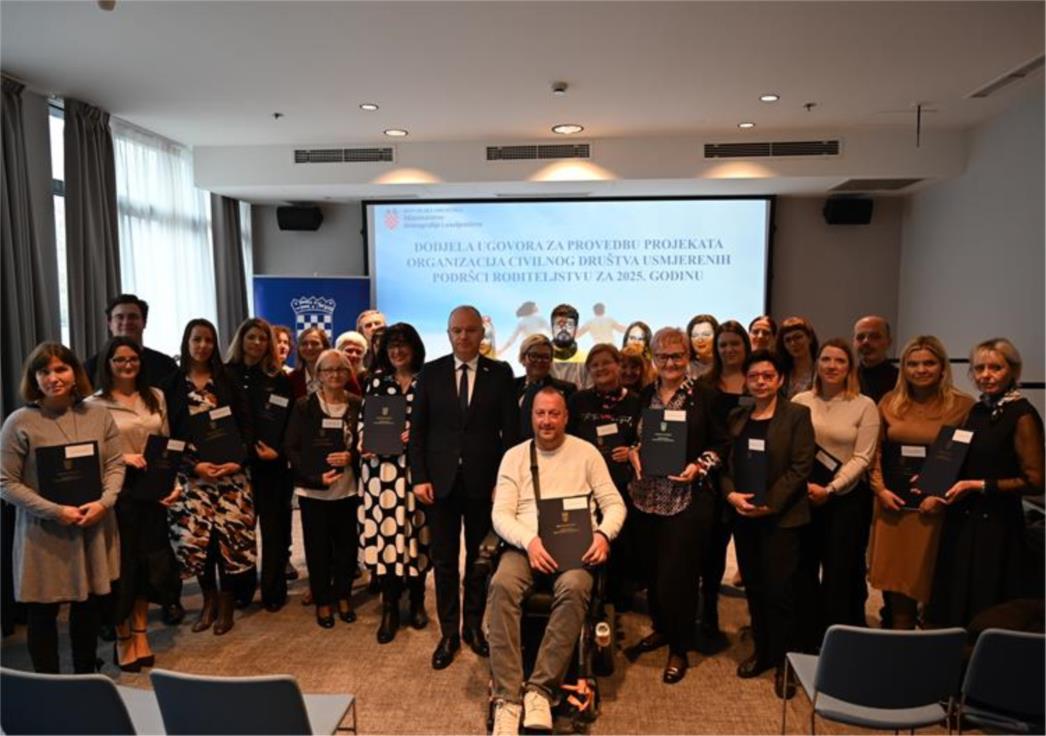 Ministarstvo demografije dodijelilo više od milijun eura za projekte podrške roditeljstvu