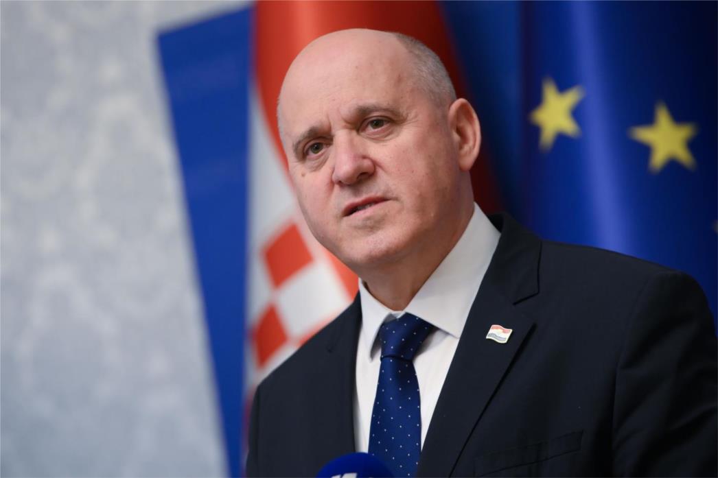 Bačić poziva na smirivanje tenzija u Hrvatskoj