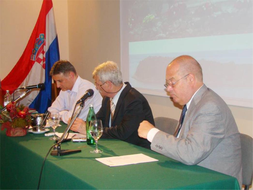 Karamarko i Banac: Važno je govoriti o zločinima svih sustava