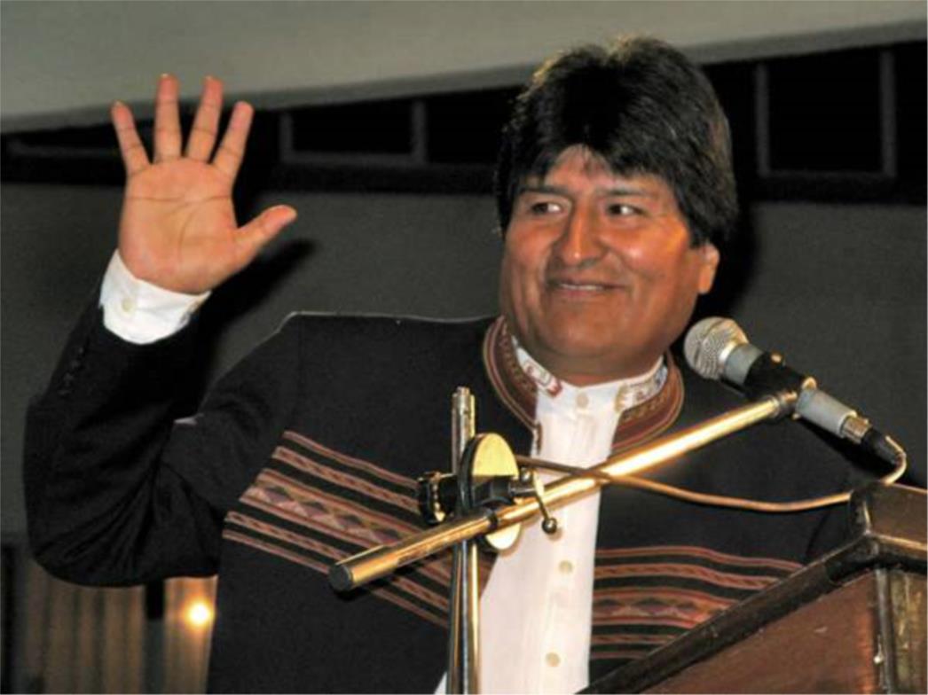  Evo Morales  udario kolegu nogom u jaja!