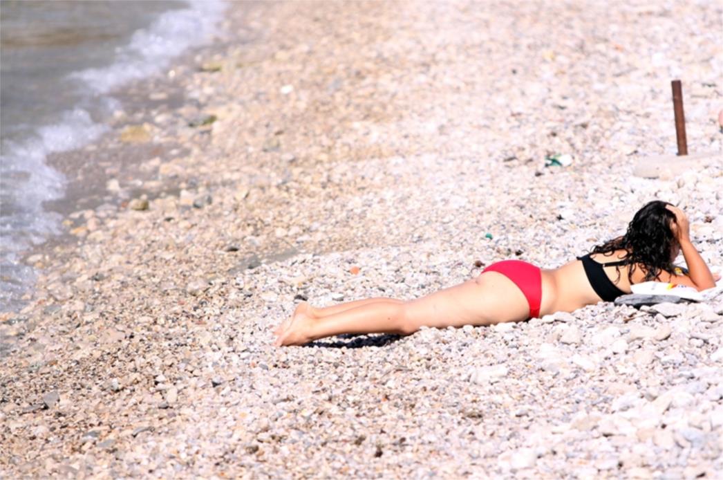 Plaža u Uvali Lapad i danas vrvi kupačima