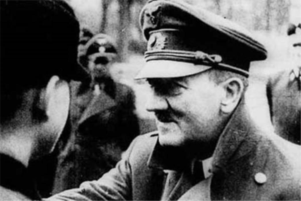Tijekom vikenda 10.000 ljudi posjetilo izložbu o Hitleru u Berlinu