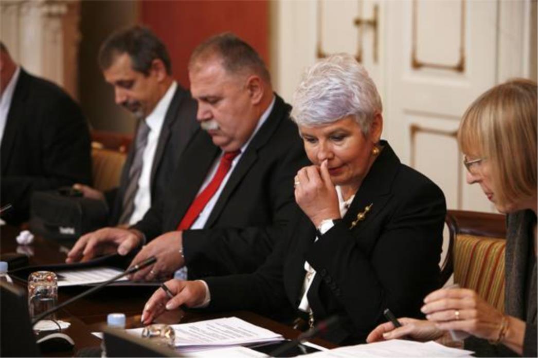 Od gotovo 53.000 zaposlenih u državnoj upravi, Vlada 'uštedjela' smanjenjem broja za - 387!