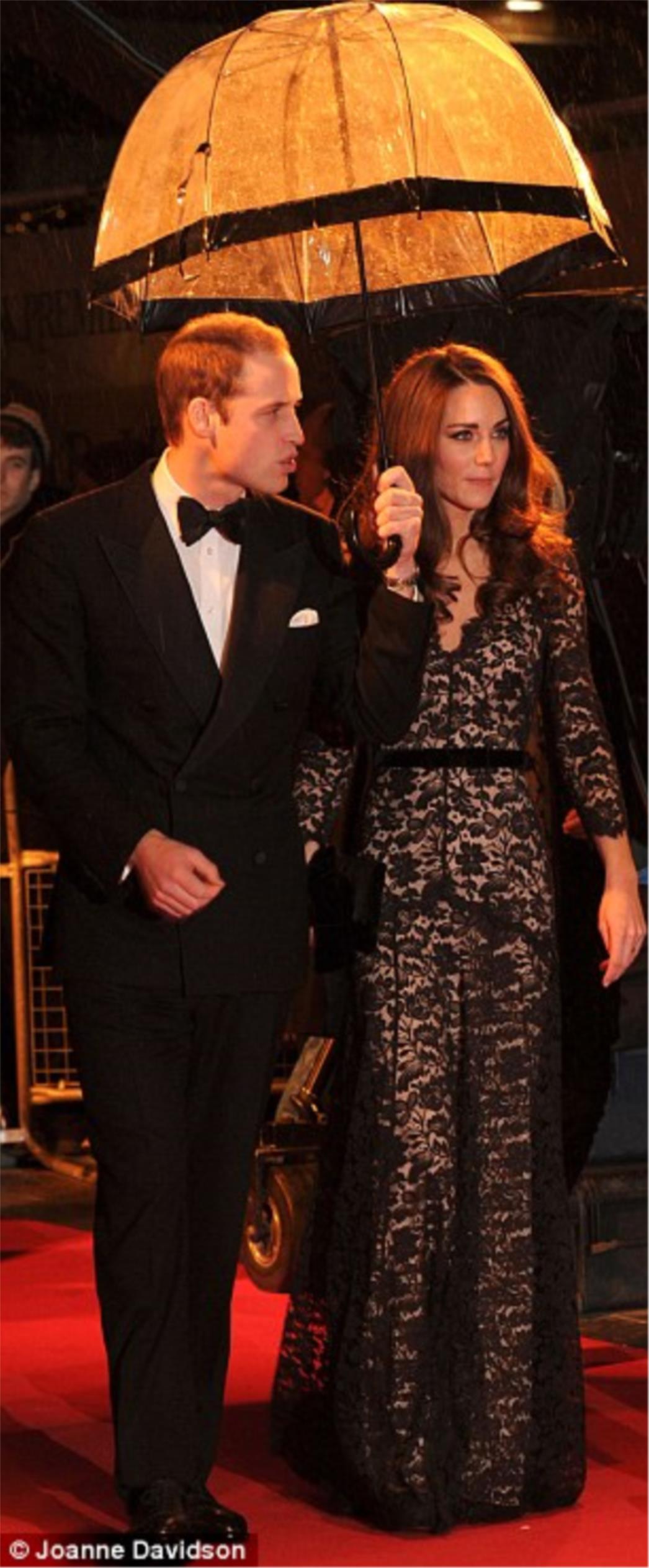 Kate Middleton zasjenila sve redom pojavivši se u prozirnoj čipkastoj haljini (FOTO)