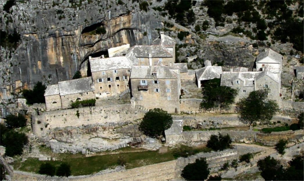 Brač: Pustinji Blaca prijete - stijene
