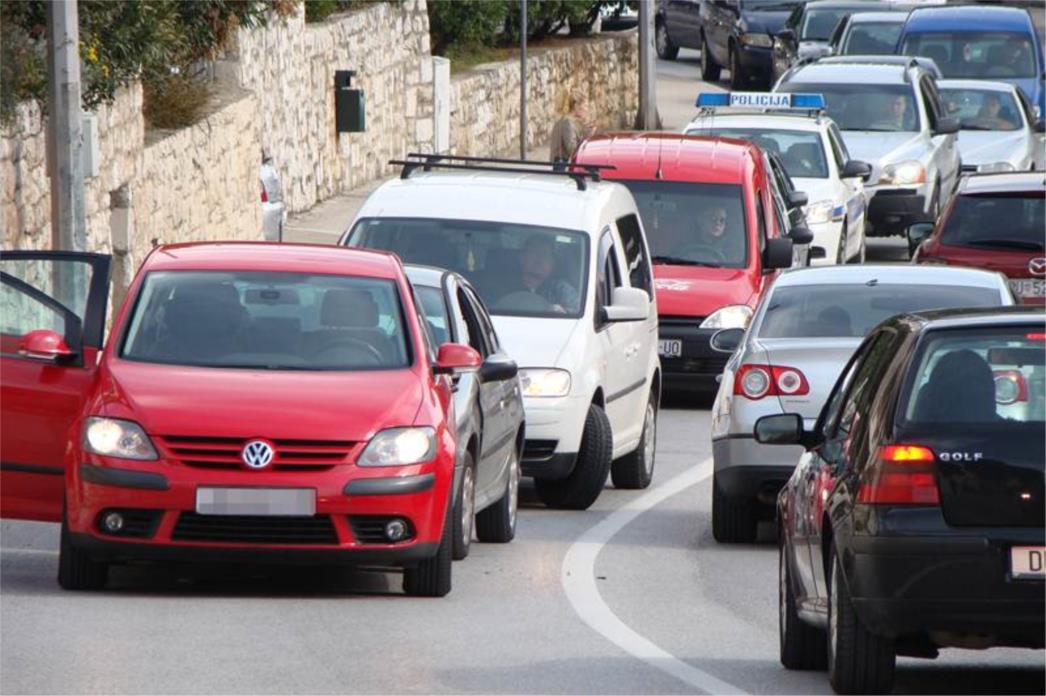 PROMETNA NA ČINGRIJI Sudarili se Citroen i Peugeot (FOTO)