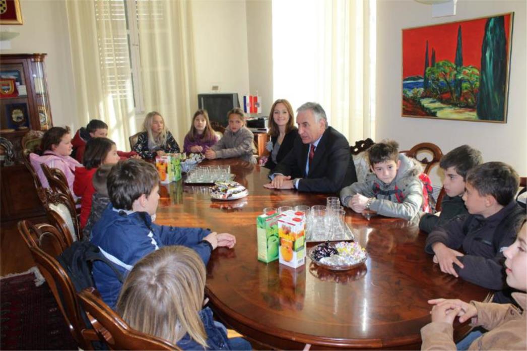 Dobroslavić s učenicima trećeg razreda Osnovne škole Slano (FOTO)