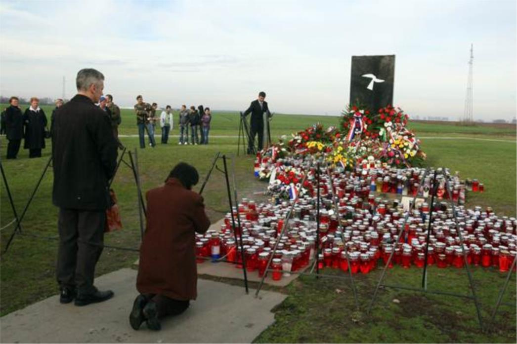 Odavanjem počasti žrtvama završilo obilježavanje "Dana sjećanja na žrtvu Vukovara 1991. godine"