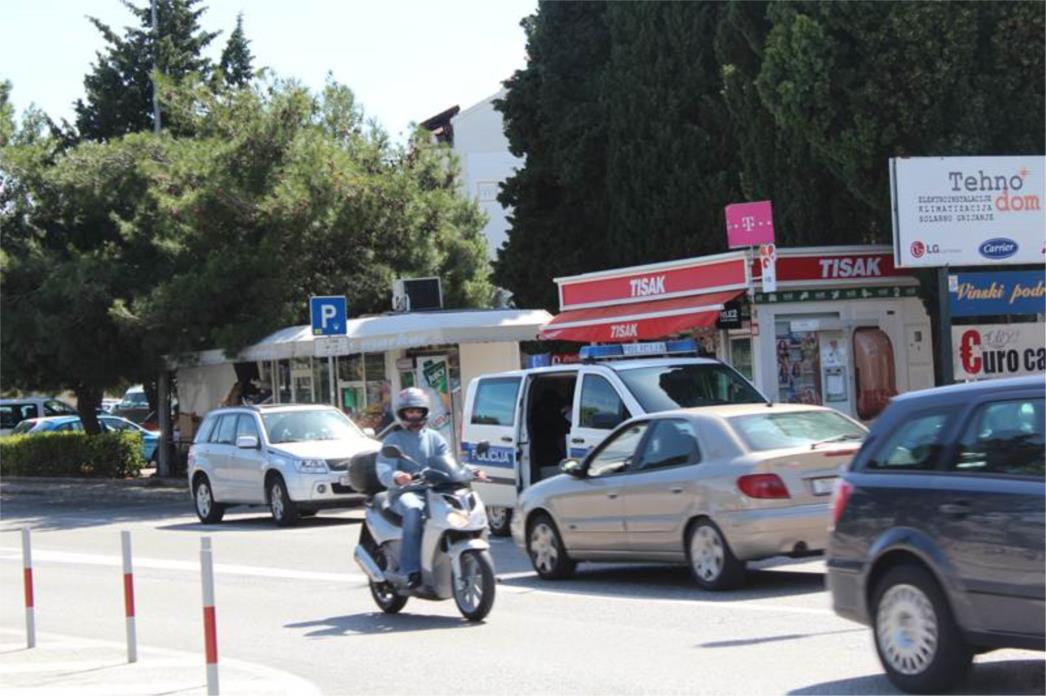 Vozač motocikla u bolnici nakon sudara s Jaguarom