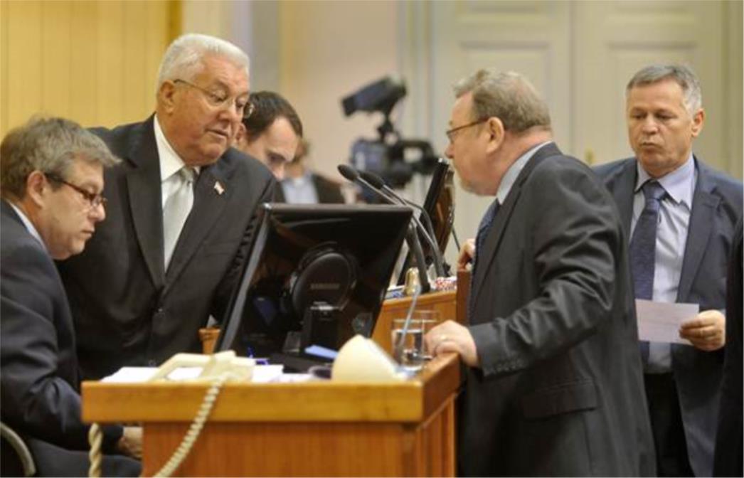  Vlada štedi na siromašnim umirovljenicima!