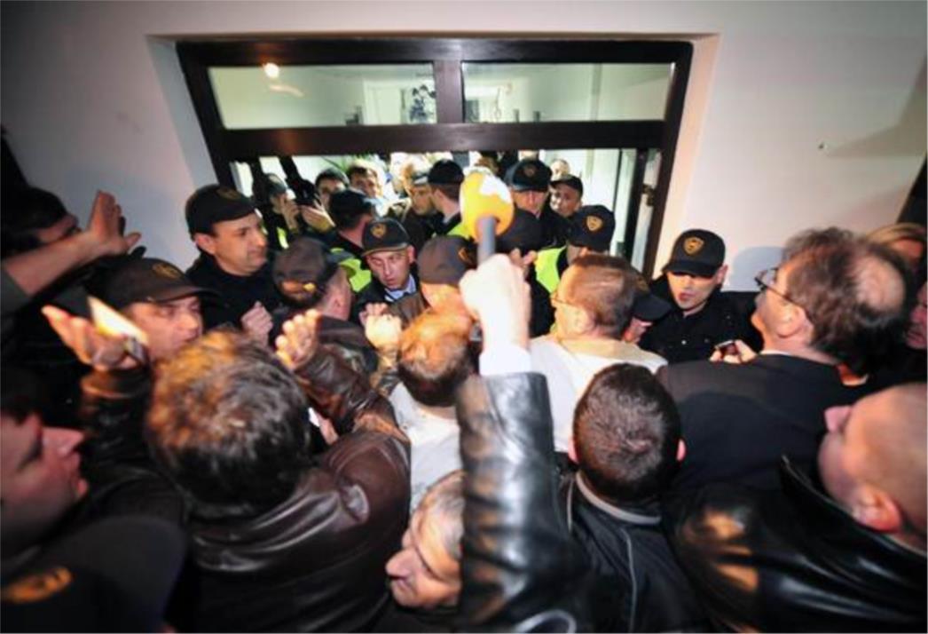  Makedonska televizija A1 uživo prenosila upad policije u svoje prostorije
