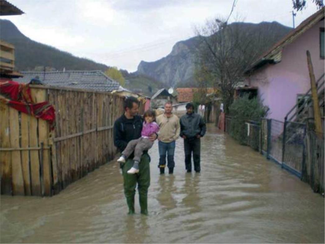 Poplave u Crnoj Gori tjeraju stanovnike na bijeg iz domova