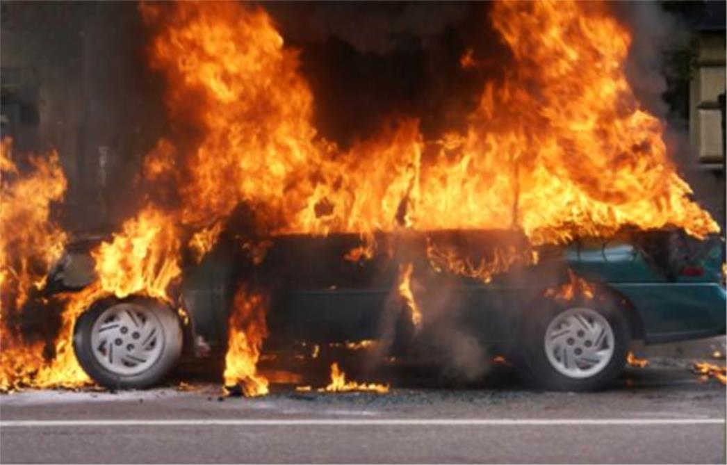 Desetogodišnjak spasio sestru iz gorućeg automobila