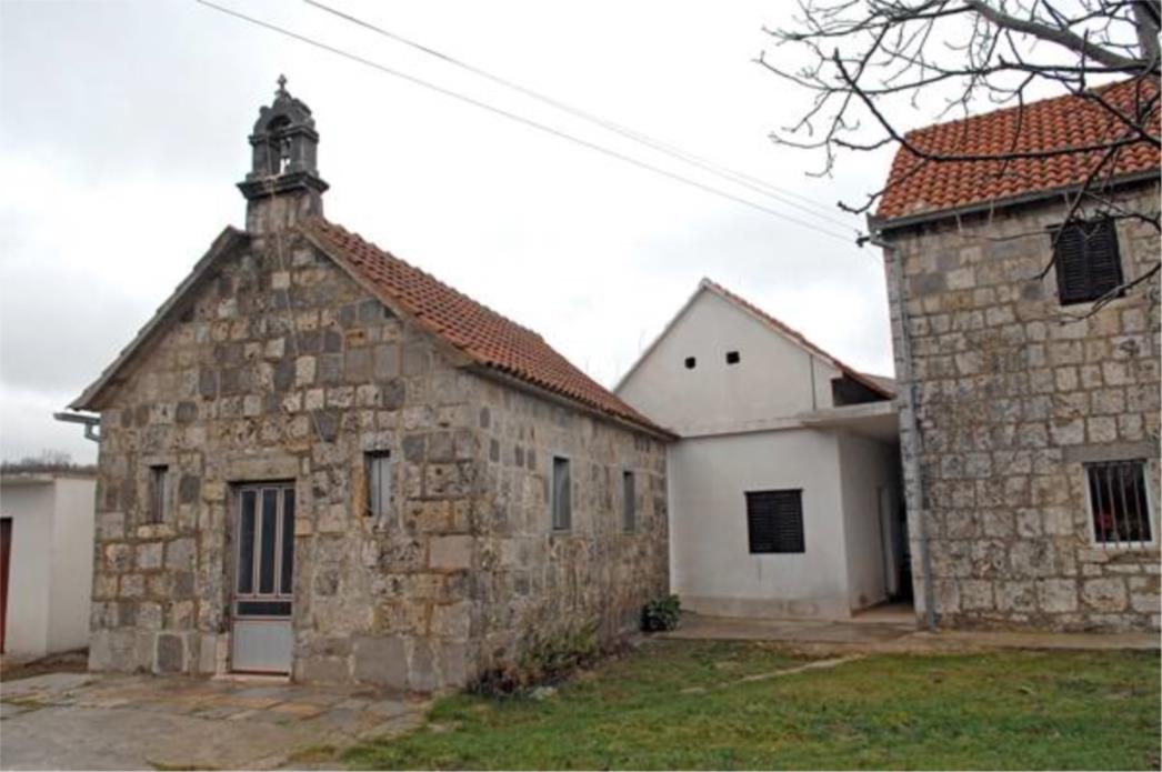  Ogorčeni vjernici župniku promijenili bravu na crkvi