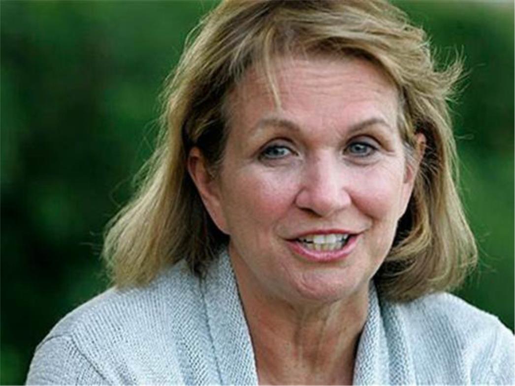  Elizabeth Edwards