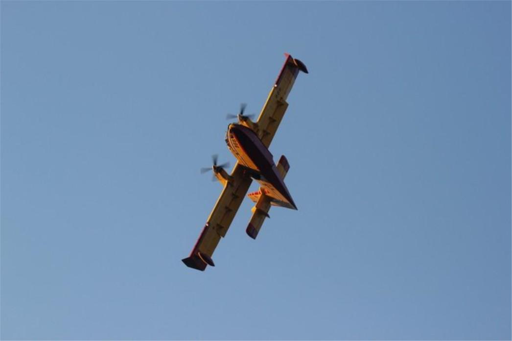  Pilot kanadera vidio muškarca kako potpaljuje vatru tijekom gašenja požara!