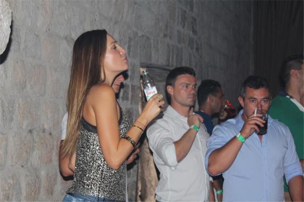 Tatjana Dragović oskudno odjevena partijala u Revelinu (FOTOGALERIJA)