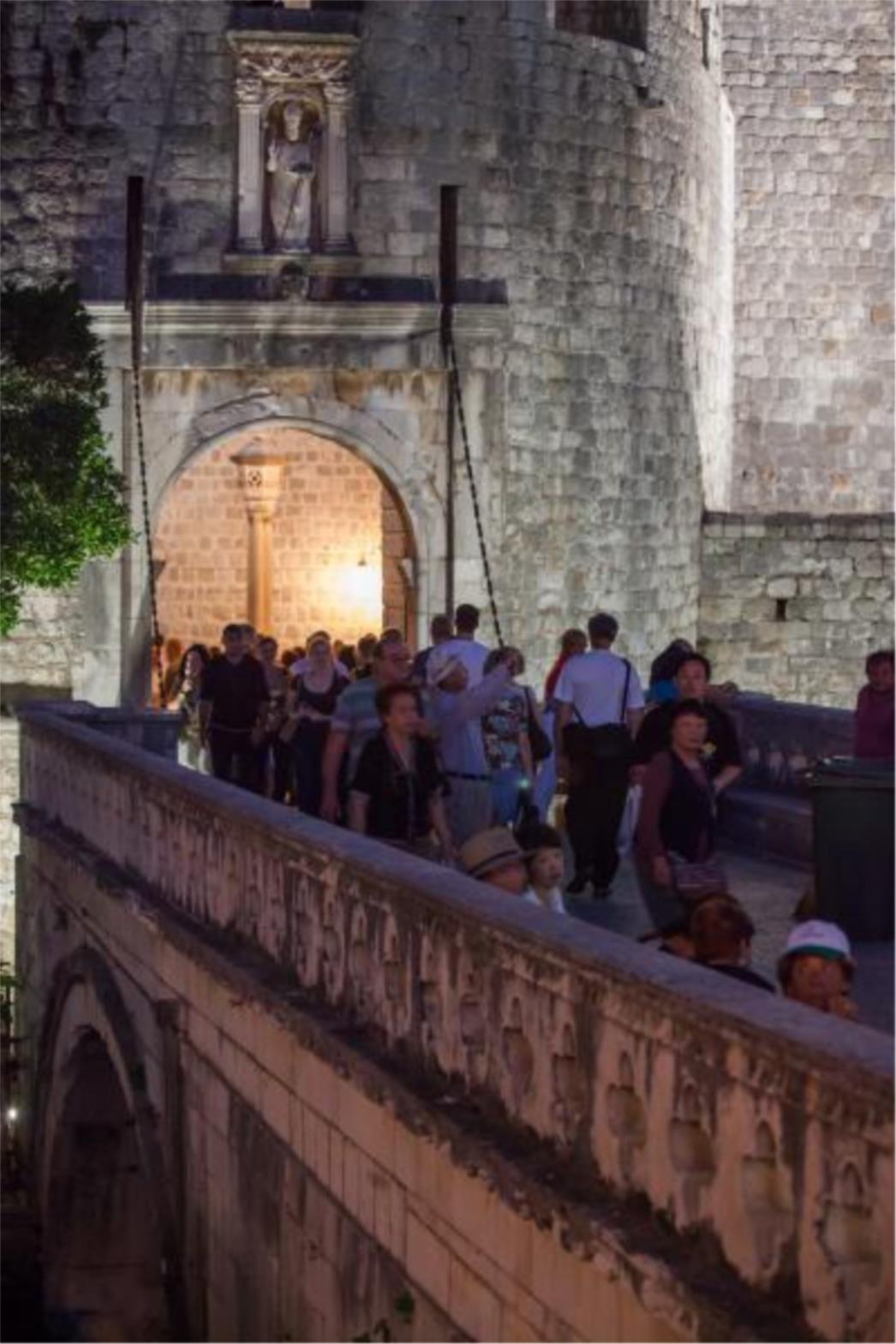 Svi putevi vode na Stradun (FOTOGALERIJA)