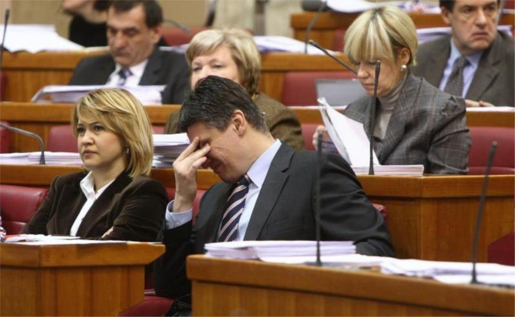 Nisam siguran za 'slučajnu državu' i 'paradoksalnu naciju', ali definitivno imamo idiota za premijera