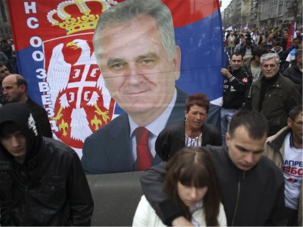 Nikolić naredio da se njegova slika izvjesi po veleposlanstvima