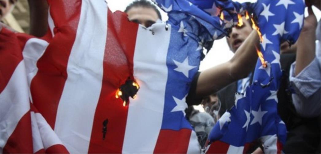 Beograd: Radikali opet pale zastave