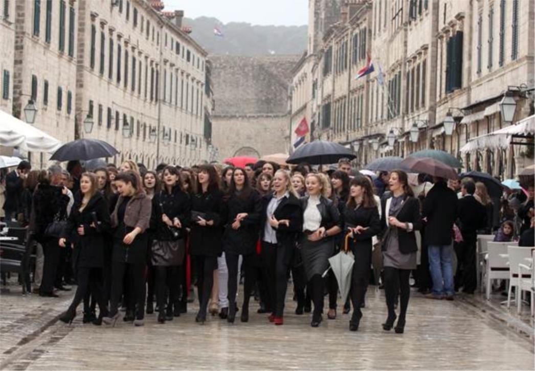  Na Stradunu održana tradicionalna kolenda