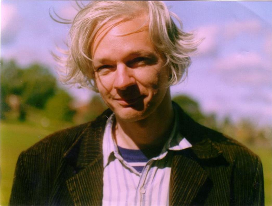 Julian Assange piše autobiografiju - da pokrije sudske troškove!