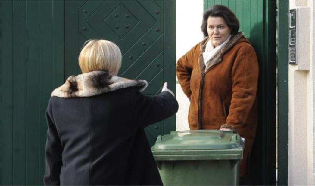  Mirjana Sanader zapriječila istražiteljima ulaz - kantom za smeće!