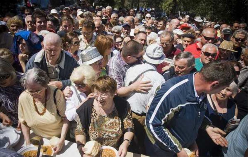 DDS apsolutni hit u Dubroniku: Tisuće ljudi pred barakom na Batali čekaju člansku iskaznicu