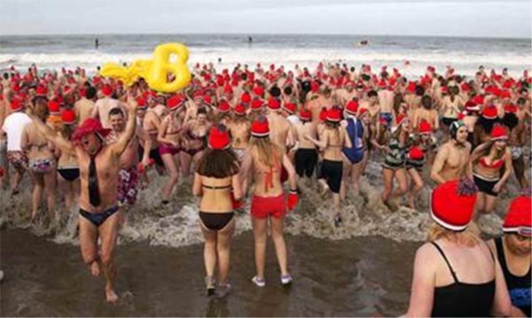 Više od 10.000 Nizozemaca proslavilo novu skokom u ledenu vodu