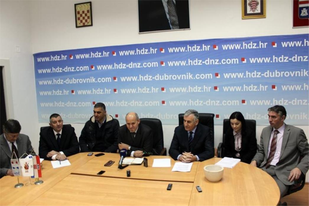 Bačić: Ne potičete investicije, nego korupciju i rasprodaju nacionalnog bogatstva