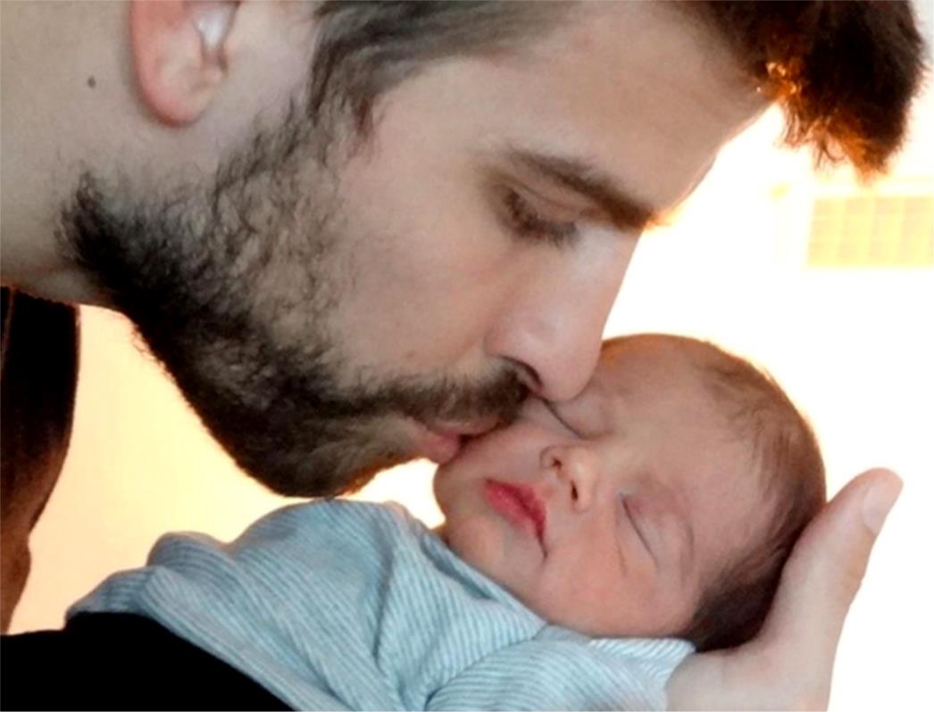 Fotografija koja je raznježila svijet: Tata Pique i mali Milan