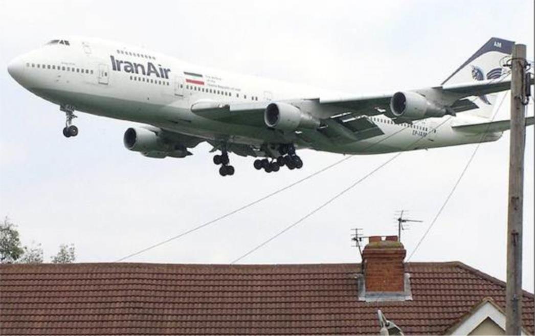  Srušio se putnički zrakoplov sa 105 putnika