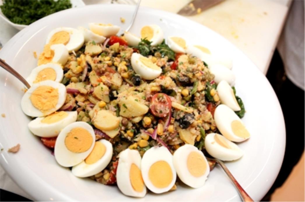  RECEPT DANA - Mediteranska salata s tunom