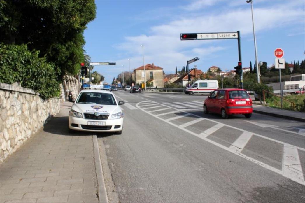 Požar u stambenoj zgradi u centru Dubrovnika  (FOTO)