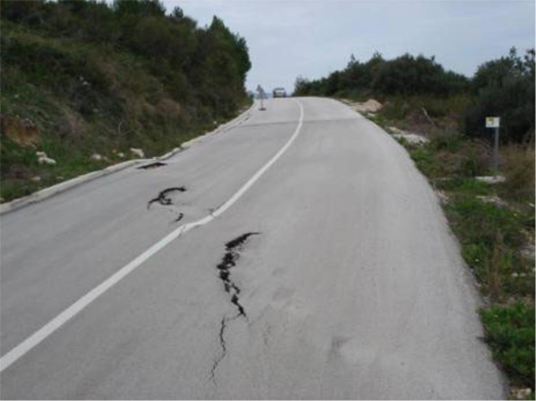 Obilne oborine na dubrovačkom području, oštetile ceste na petnaestak lokacija (FOTO)