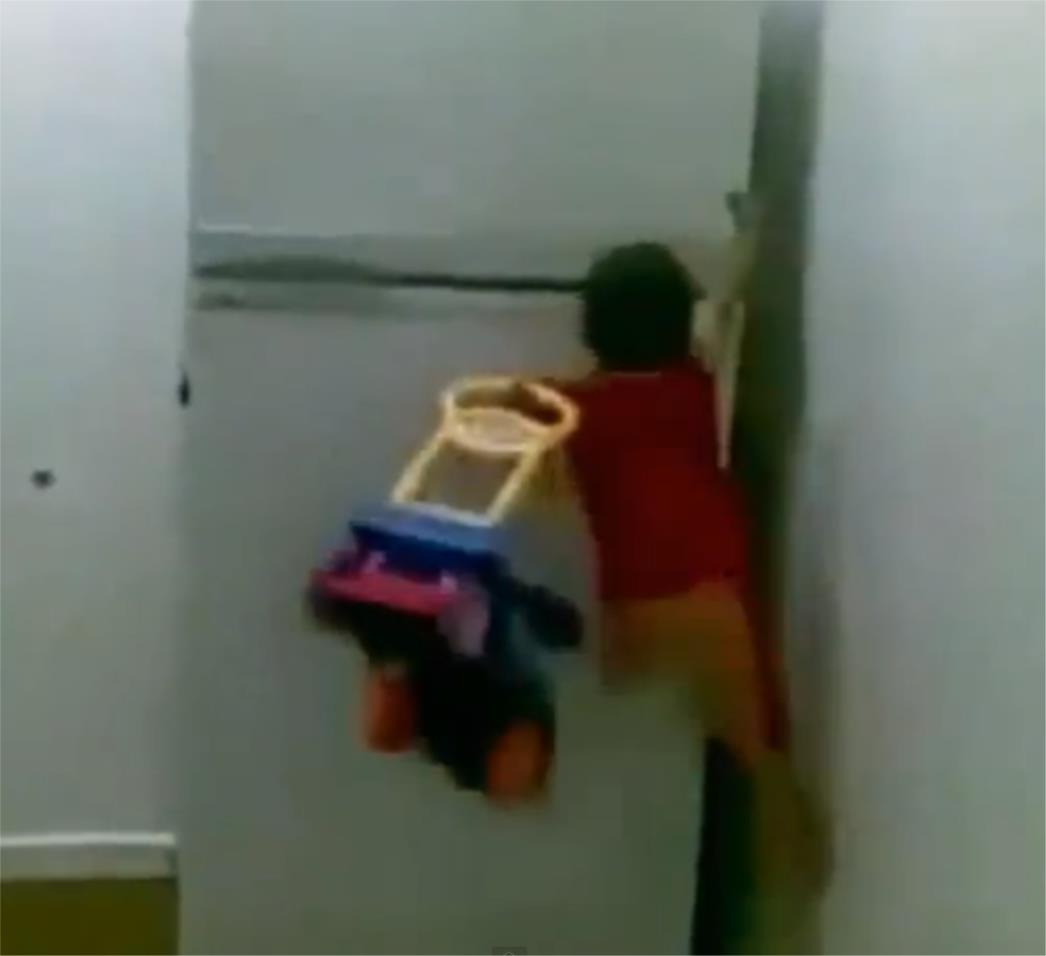  VIDEO DANA - Dijete-Spiderman?