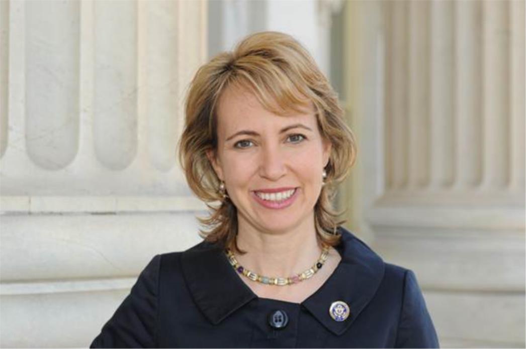 Ustrijeljena kongresnica Giffords otvorila oči