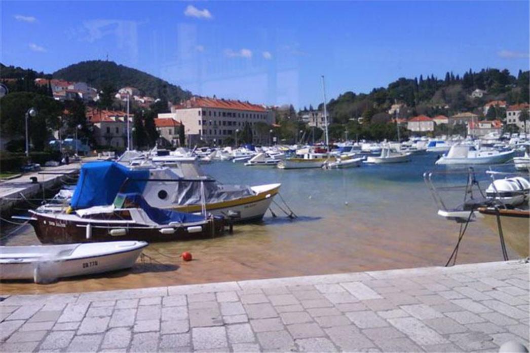 Pokvarila se nova crpka, fekalije u Gruškom zaljevu 