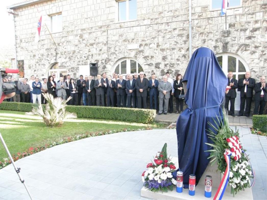 Bista generalu Janku Bobetku svečano otkrivena na Grudi (FOTOGALERIJA)