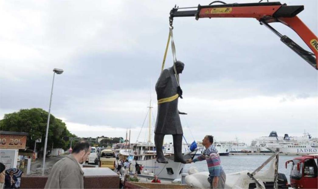 Split: Postavljen spomenik dr. Franji Tuđmanu (FOTO)